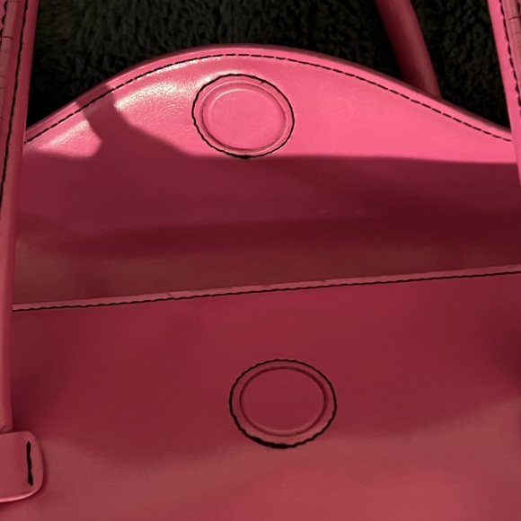 Super dope hot pink shoulder bag. - Picture 6 of 7